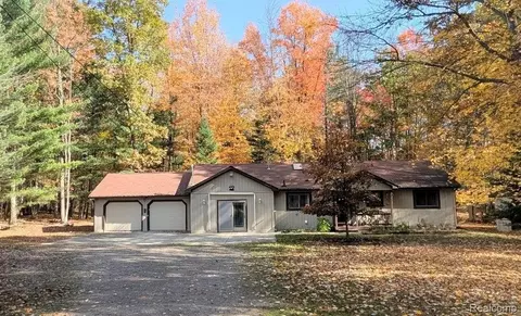 3260 Havenwood Cir, Freeman, MI 48632