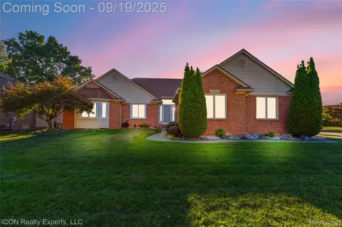 47367 Cherry Valley Dr, Macomb, MI 48044