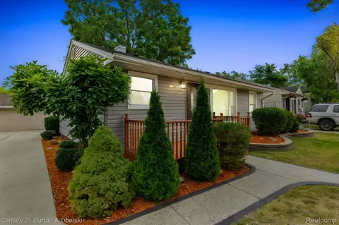 6631 Elm St, Taylor, MI 48180