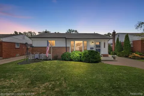 21330 Timberidge St, Saint Clair Shores, MI 48082