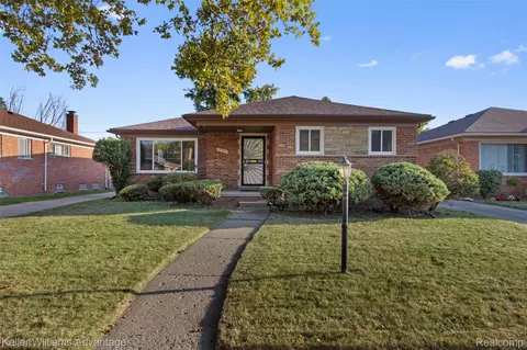 15421 Park St, Oak Park, MI 48237