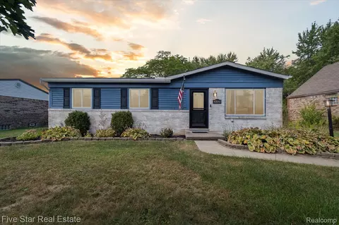 43592 Champlain Ct, Canton, MI 48188