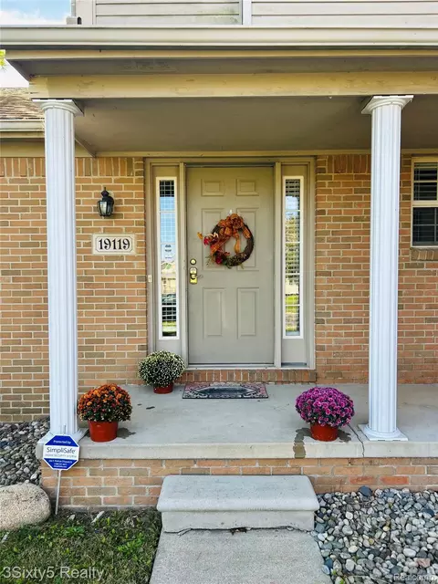 19119 Theresa Blvd, Brownstown, MI 48173