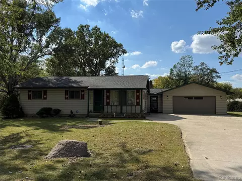 2186 Roslyn Ave, Flint, MI 48532