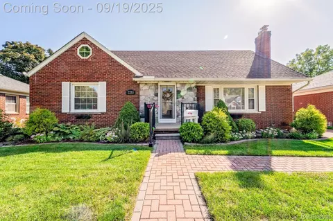 2253 20th St, Wyandotte, MI 48192