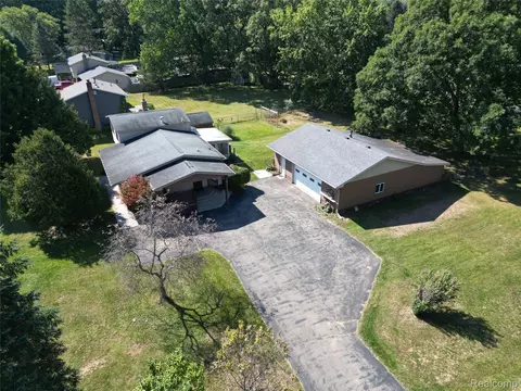 2291 Tomahawk Dr, Oregon, MI 48446