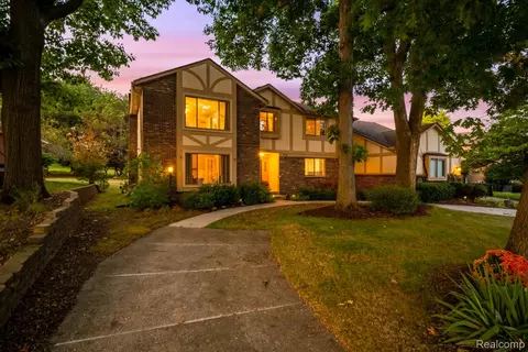 1938 Kilburn Rd N, Rochester Hills, MI 48306