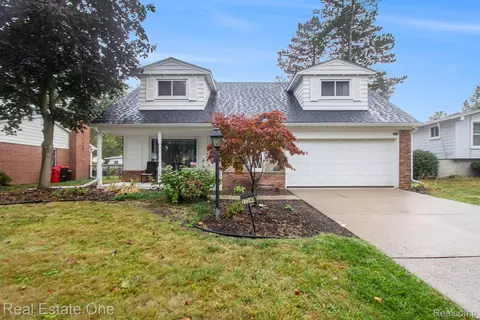 27249 Nantucket Dr, Southfield, MI 48076