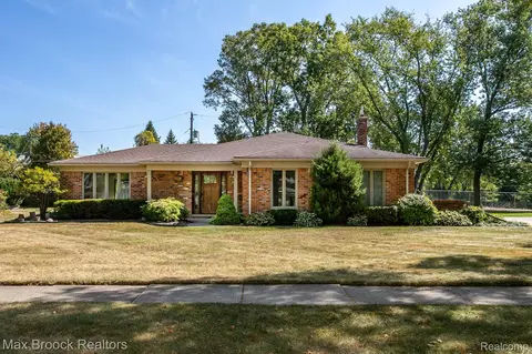 4298 Cherrywood Dr, Troy, MI 48098