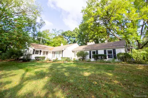 6160 Worlington Rd, Bloomfield Hills, MI 48301