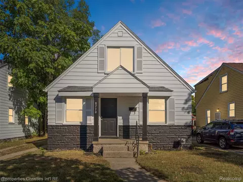 8770 Leroy St, Oak Park, MI 48237