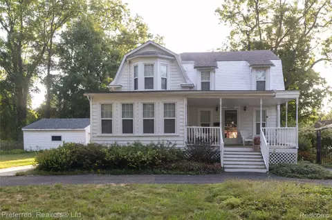 22824 Maple Ave, Farmington, MI 48336