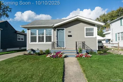3795 Bacon Ave, Berkley, MI 48072