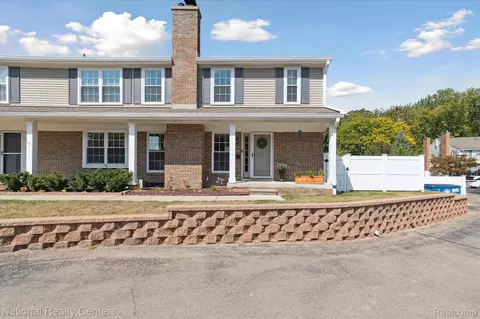 21348 E Glen Haven Cir, Northville, MI 48167