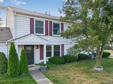 3172 Beechtree Ct, Orion, MI 48360