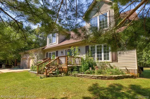 7080 Oak Park Dr, Vassar, MI 48768