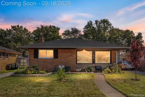 22206 Winshall St, Saint Clair Shores, MI 48081