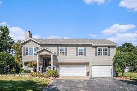 4041 Deer Run Trl, Holly, MI 48442