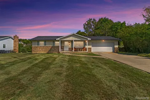 5236 Old Franklin Rd, Grand Blanc, MI 48439