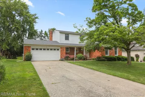 44304 Galway Dr, Northville, MI 48167