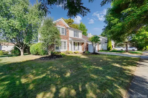 24801 Jamestowne Rd, Novi, MI 48375