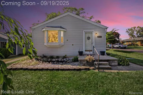 2113 Spaulding Rd, Monroe, MI 48162