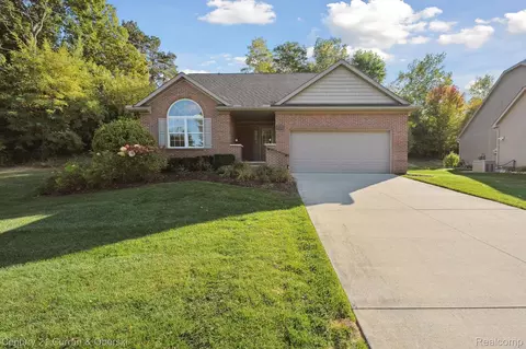 4505 Spring Mountain Dr, Brighton, MI 48116
