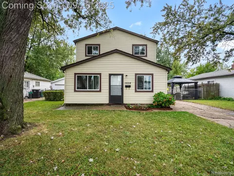 19218 Birmingham St, Roseville, MI 48066