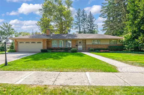 31607 Auburn Dr, Beverly Hills, MI 48025