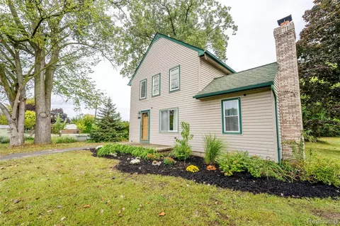 8853 Beech Daly Rd, Taylor, MI 48180