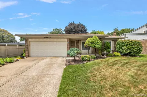 39327 Timberlane Dr, Sterling Heights, MI 48310