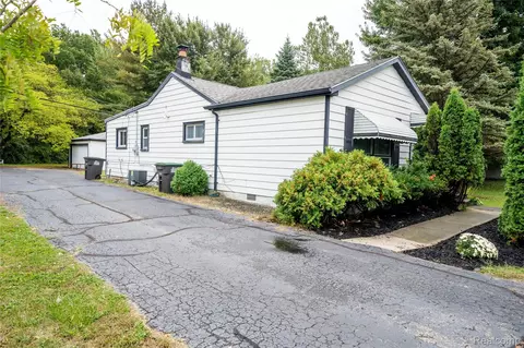 8883 Beech Daly Rd, Taylor, MI 48180