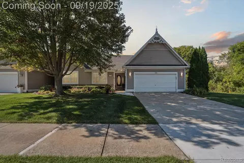 133 Victoria Park Dr, Howell, MI 48843