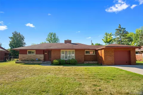 17863 Bonstelle Ave, Southfield, MI 48075