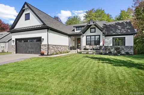 9975 Havendale Dr, Brighton, MI 48114
