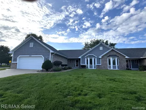 6060 Oak Creek Dr, Mundy, MI 48473
