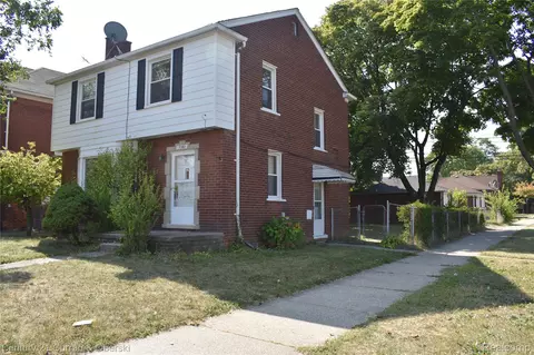 7361 Pinehurst St, Dearborn, MI 48126