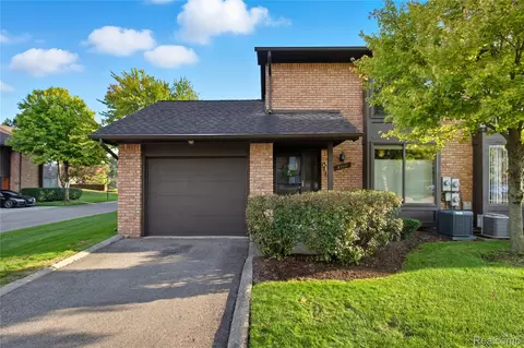 37111 Clubhouse Dr, Sterling Heights, MI 48312