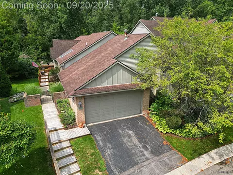 37440 Legends Trail Dr, Farmington, MI 48331