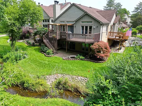 37440 Legends Trail Dr, Farmington, MI 48331