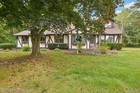 2581 Pepper Ct, Hartland, MI 48353