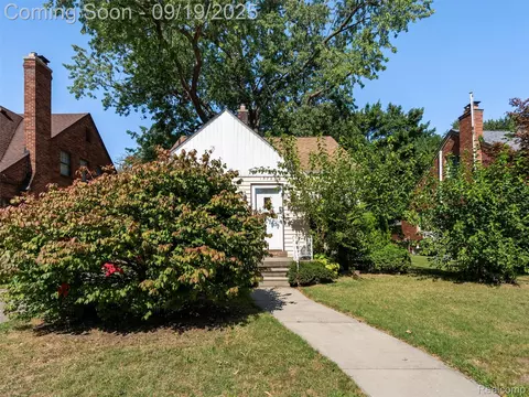 15723 Deerfield Ave, Eastpointe, MI 48021