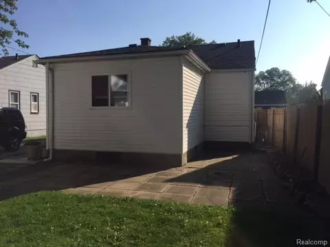21801 Shakespeare Ave, Eastpointe, MI 48021