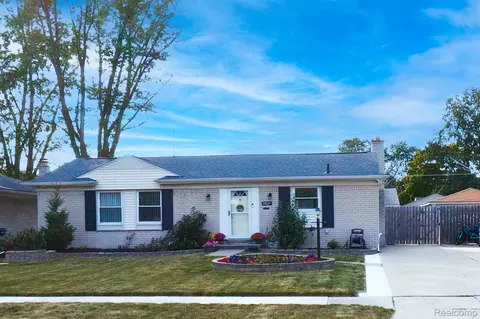 37625 Badger Dr, Sterling Heights, MI 48312