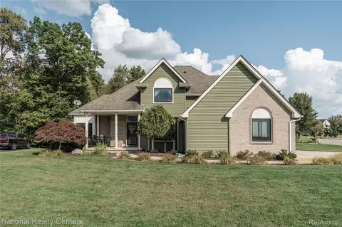 9859 Aylebury Dr, Green Oak, MI 48178