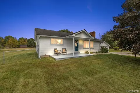 8918 Davisburg Rd, Springfield, MI 48348