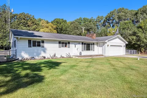 1714 Indian Rd, Lapeer, MI 48446
