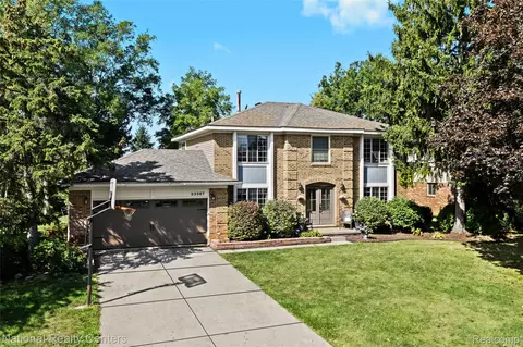 23567 Hickory Grove Ln, Novi, MI 48375