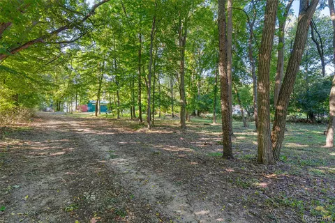 3456 E Pierson Rd, Flint, MI 48506