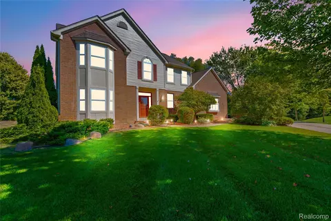 4360 Carriage Hill Ct, Rochester, MI 48306